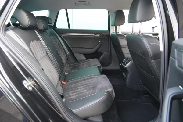 Škoda Superb Combi 1.4 TSI iV Business Edition / 125dkm NAP / Camera / LED / Trekhaak / ACC / Side Assist