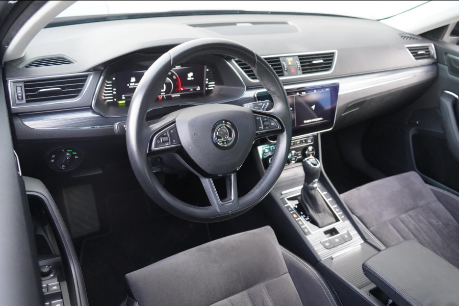 Škoda Superb Combi 1.4 TSI iV Business Edition / 125dkm NAP / Camera / LED / Trekhaak / ACC / Side Assist