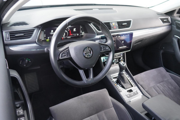 Škoda Superb Combi 1.4 TSI iV Business Edition / 125dkm NAP / Camera / LED / Trekhaak / ACC / Side Assist