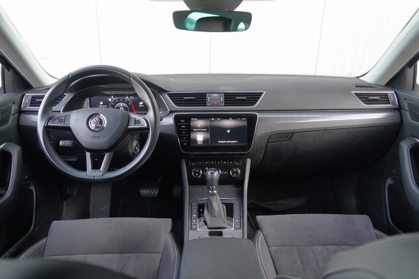 Škoda Superb Combi 1.4 TSI iV Business Edition / 125dkm NAP / Camera / LED / Trekhaak / ACC / Side Assist