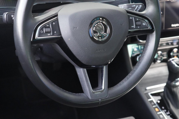 Škoda Superb Combi 1.4 TSI iV Business Edition / 125dkm NAP / Camera / LED / Trekhaak / ACC / Side Assist