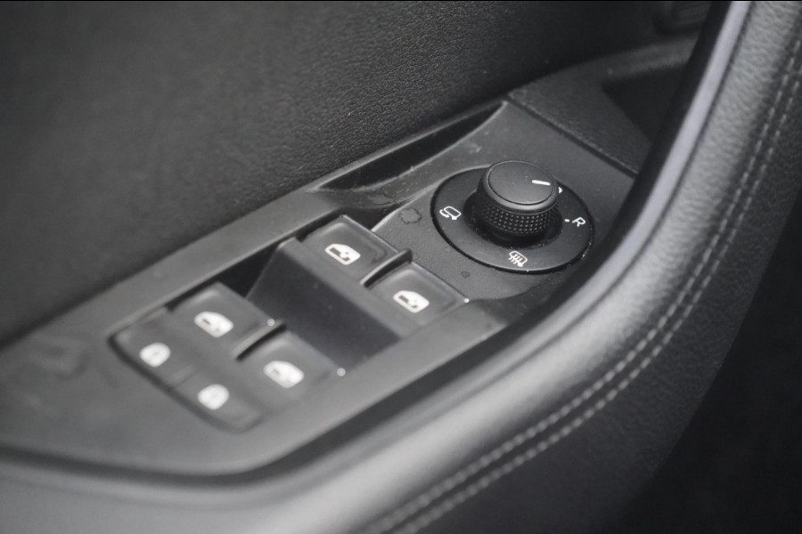 Škoda Superb Combi 1.4 TSI iV Business Edition / 125dkm NAP / Camera / LED / Trekhaak / ACC / Side Assist