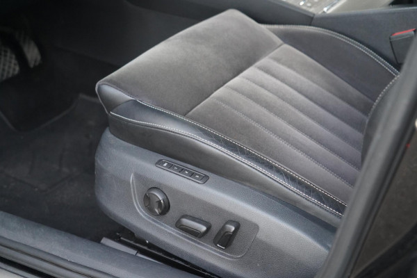 Škoda Superb Combi 1.4 TSI iV Business Edition / 125dkm NAP / Camera / LED / Trekhaak / ACC / Side Assist