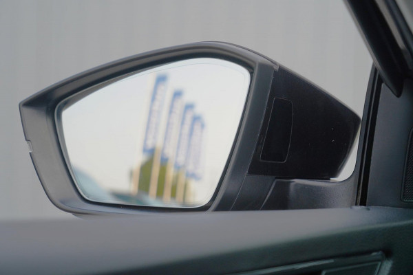 Škoda Superb Combi 1.4 TSI iV Business Edition / 125dkm NAP / Camera / LED / Trekhaak / ACC / Side Assist