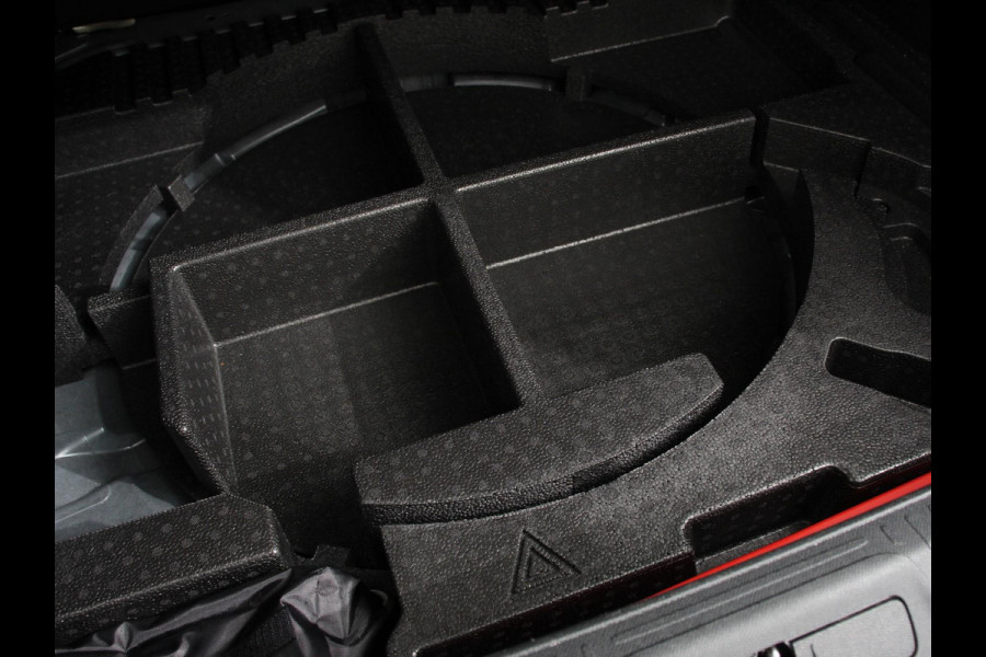 Peugeot 408 1.2 PureTech Allure Pack 130 Automaat | Comfort Pakket, Ergo comfort stoel , Electrische stoelverstelling LV, stoelverwarming | Camera | Navigatie | Climate Control | Dab | Led | Parkeer sensoren
