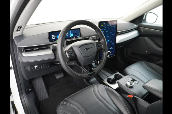 Ford Mustang Mach-E Extended RWD 98kWh 301pk Leer Trekhaak Pano-Dak Adaptive Cruise Lane Centring/change Assist Stop&Go Apple Carplay Android Elektr.verst.Stoelen+Verwarmd Dual-ECC Fully Active Park Assist Elektr.Achterklep BLISS Driver Alert Warning Keyless Origineel Nederlandse Auto € 63.000- nieuw, Batterijgarantie 8 jaar of 160.000km vanaf nieuw