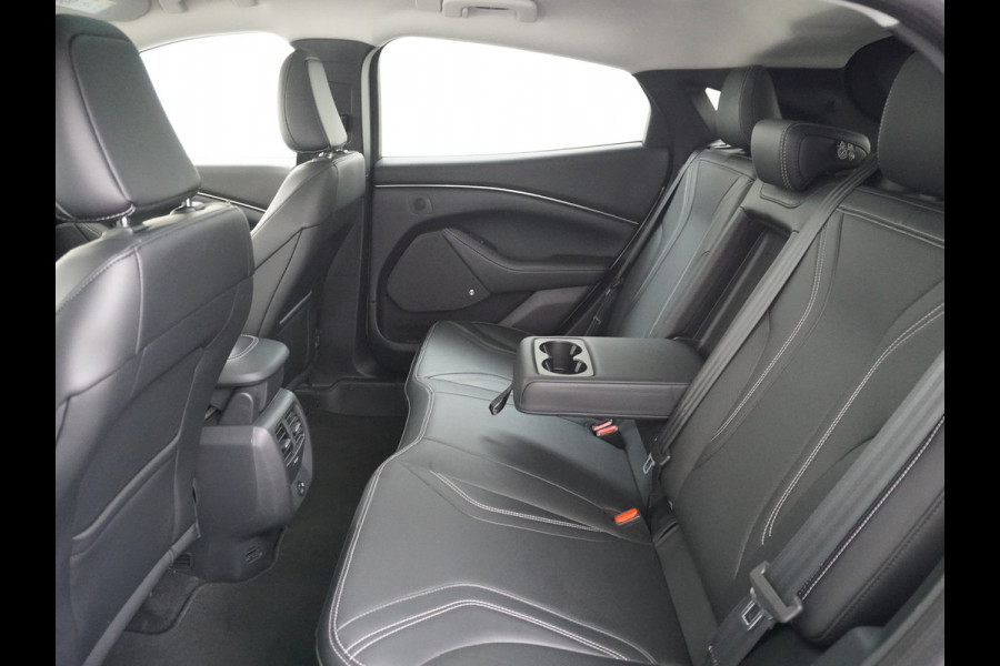 Ford Mustang Mach-E Extended RWD 98kWh 301pk Leer Trekhaak Pano-Dak Adaptive Cruise Lane Centring/change Assist Stop&Go Apple Carplay Android Elektr.verst.Stoelen+Verwarmd Dual-ECC Fully Active Park Assist Elektr.Achterklep BLISS Driver Alert Warning Keyless Origineel Nederlandse Auto € 63.000- nieuw, Batterijgarantie 8 jaar of 160.000km vanaf nieuw