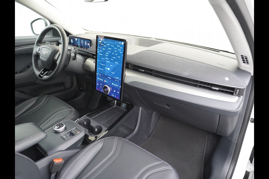 Ford Mustang Mach-E Extended RWD 98kWh 301pk Leer Trekhaak Pano-Dak Adaptive Cruise Lane Centring/change Assist Stop&Go Apple Carplay Android Elektr.verst.Stoelen+Verwarmd Dual-ECC Fully Active Park Assist Elektr.Achterklep BLISS Driver Alert Warning Keyless Origineel Nederlandse Auto € 63.000- nieuw, Batterijgarantie 8 jaar of 160.000km vanaf nieuw