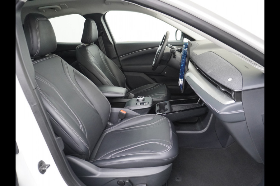 Ford Mustang Mach-E Extended RWD 98kWh 301pk Leer Trekhaak Pano-Dak Adaptive Cruise Lane Centring/change Assist Stop&Go Apple Carplay Android Elektr.verst.Stoelen+Verwarmd Dual-ECC Fully Active Park Assist Elektr.Achterklep BLISS Driver Alert Warning Keyless Origineel Nederlandse Auto € 63.000- nieuw, Batterijgarantie 8 jaar of 160.000km vanaf nieuw