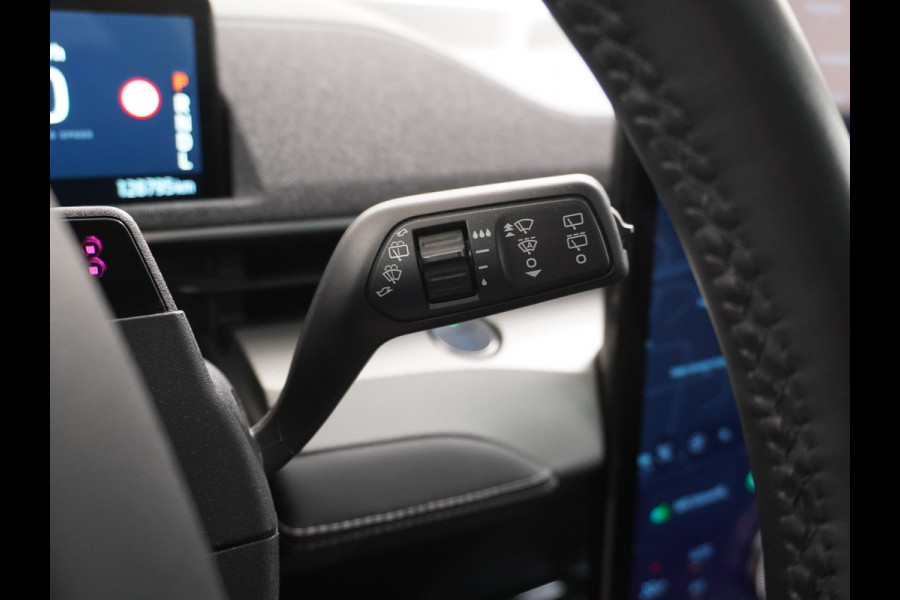 Ford Mustang Mach-E Extended RWD 98kWh 301pk Leer Trekhaak Pano-Dak Adaptive Cruise Lane Centring/change Assist Stop&Go Apple Carplay Android Elektr.verst.Stoelen+Verwarmd Dual-ECC Fully Active Park Assist Elektr.Achterklep BLISS Driver Alert Warning Keyless Origineel Nederlandse Auto € 63.000- nieuw, Batterijgarantie 8 jaar of 160.000km vanaf nieuw