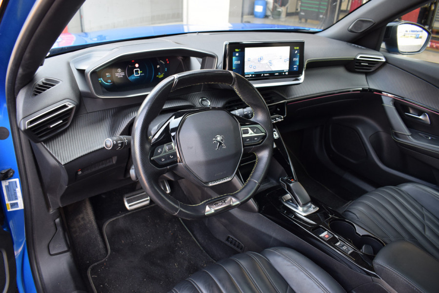 Peugeot e-2008 EV GT-Line 50 kWh | Pano | Leer | CarPlay | Stoelverw. | Camera