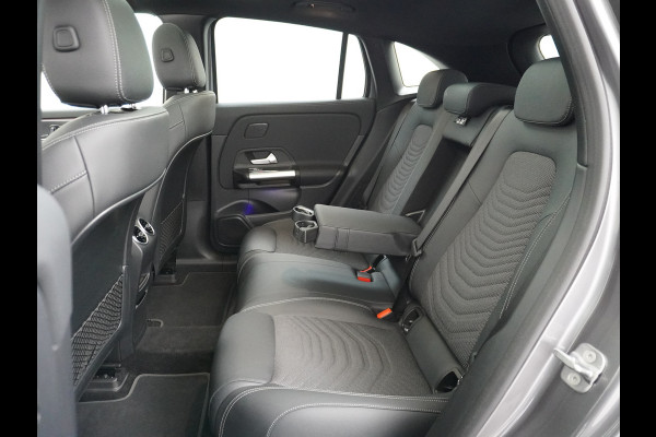 Mercedes-Benz EQA 250+AUT 71kWh Pano-Dak 360°Camera Warmtepomp Elektr-Stoelen+Geheugen+Verwarmd Trekhaak Navi Mercedes & Me Apps Apple Carplay And 18" Dodehoek-assistent MBUX-infotainmentsysteem+ spraakbediening Dual-Ecc  Advance Multi-Media WiFi-vb.Licht+RegenSensor Int.Noodoproep Progressive SpoorAssist BordHerkenning Voetganger-Besch Zitcomfortpakket Alu-Dakrails Aut.Gr/Licht Actieve Rem+spoorassistent Garantie Accu tot 15-9-2031/160.000km Origineel Nederlandse Auto Nieuwprijs €56.870,-