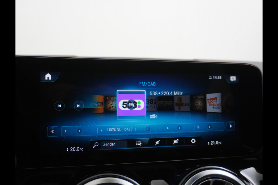 Mercedes-Benz EQA 250+AUT 71kWh Pano-Dak 360°Camera Warmtepomp Elektr-Stoelen+Geheugen+Verwarmd Trekhaak Navi Mercedes & Me Apps Apple Carplay And 18" Dodehoek-assistent MBUX-infotainmentsysteem+ spraakbediening Dual-Ecc  Advance Multi-Media WiFi-vb.Licht+RegenSensor Int.Noodoproep Progressive SpoorAssist BordHerkenning Voetganger-Besch Zitcomfortpakket Alu-Dakrails Aut.Gr/Licht Actieve Rem+spoorassistent Garantie Accu tot 15-9-2031/160.000km Origineel Nederlandse Auto Nieuwprijs €56.870,-