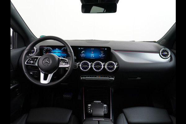 Mercedes-Benz EQA 250+AUT 71kWh Pano-Dak 360°Camera Warmtepomp Elektr-Stoelen+Geheugen+Verwarmd Trekhaak Navi Mercedes & Me Apps Apple Carplay And 18" Dodehoek-assistent MBUX-infotainmentsysteem+ spraakbediening Dual-Ecc  Advance Multi-Media WiFi-vb.Licht+RegenSensor Int.Noodoproep Progressive SpoorAssist BordHerkenning Voetganger-Besch Zitcomfortpakket Alu-Dakrails Aut.Gr/Licht Actieve Rem+spoorassistent Garantie Accu tot 15-9-2031/160.000km Origineel Nederlandse Auto Nieuwprijs €56.870,-