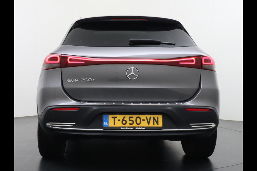Mercedes-Benz EQA 250+AUT 71kWh Pano-Dak 360°Camera Warmtepomp Elektr-Stoelen+Geheugen+Verwarmd Trekhaak Navi Mercedes & Me Apps Apple Carplay And 18" Dodehoek-assistent MBUX-infotainmentsysteem+ spraakbediening Dual-Ecc  Advance Multi-Media WiFi-vb.Licht+RegenSensor Int.Noodoproep Progressive SpoorAssist BordHerkenning Voetganger-Besch Zitcomfortpakket Alu-Dakrails Aut.Gr/Licht Actieve Rem+spoorassistent Garantie Accu tot 15-9-2031/160.000km Origineel Nederlandse Auto Nieuwprijs €56.870,-