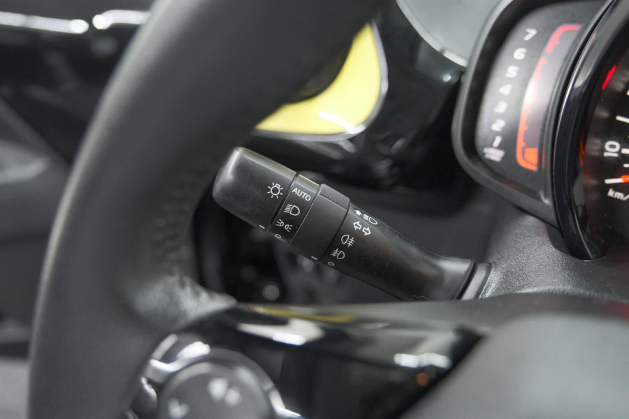 Peugeot 108 1.0 e-VTi Collection TOP! | Elektrisch Vouwdak | Apple Carplay | Climate Control | Stoelverwarming