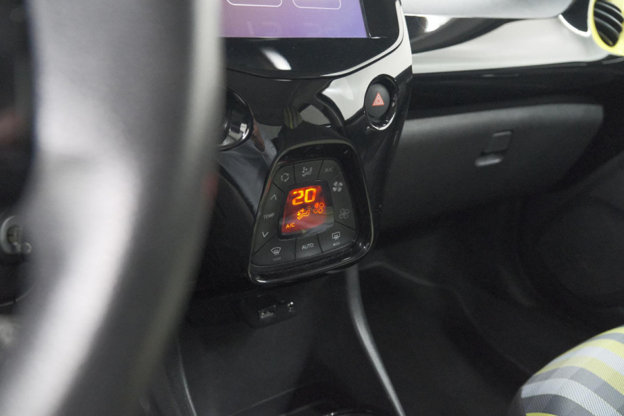 Peugeot 108 1.0 e-VTi Collection TOP! | Elektrisch Vouwdak | Apple Carplay | Climate Control | Stoelverwarming
