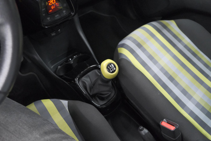 Peugeot 108 1.0 e-VTi Collection TOP! | Elektrisch Vouwdak | Apple Carplay | Climate Control | Stoelverwarming