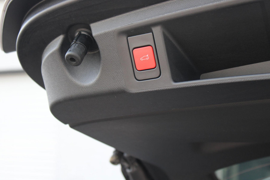 Peugeot 308 SW 1.2 Hybrid 145PK e-DCS6 GT | PANORAMISCH SCHUIF/KANTEL DAK | FOCAL AUDIO SYSTEM | DRAADLOZE APPLE CARPLAY/ANDROID AUTO | DRAADLOZE TELEFOONLADER | 360° CAMERA | ELEKTRISCH BEDIENBARE ACHTERKLEP | FULL LED KOPLAMPEN | NAVIGATIE | LICHTMETALEN VELGEN 18" "BLACK" | DODEHOEK DETECTIE | ADAPTIVE CRUISE CONTROL | KEYLESS ENTRY/START |
