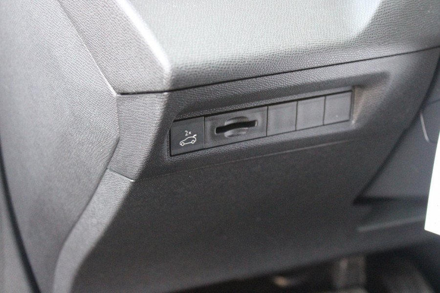 Peugeot 308 SW 1.2 Hybrid 145PK e-DCS6 GT | PANORAMISCH SCHUIF/KANTEL DAK | FOCAL AUDIO SYSTEM | DRAADLOZE APPLE CARPLAY/ANDROID AUTO | DRAADLOZE TELEFOONLADER | 360° CAMERA | ELEKTRISCH BEDIENBARE ACHTERKLEP | FULL LED KOPLAMPEN | NAVIGATIE | LICHTMETALEN VELGEN 18" "BLACK" | DODEHOEK DETECTIE | ADAPTIVE CRUISE CONTROL | KEYLESS ENTRY/START |