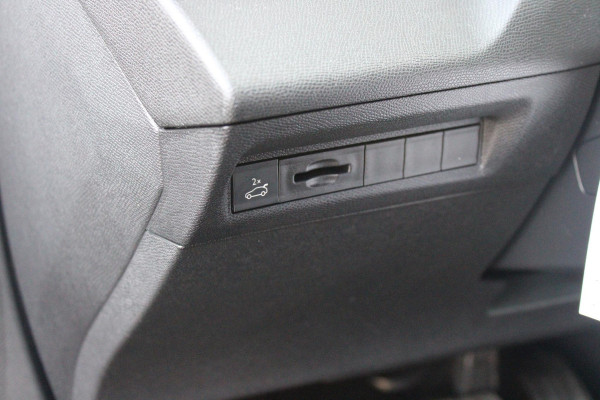 Peugeot 308 SW 1.2 Hybrid 145PK e-DCS6 GT | PANORAMISCH SCHUIF/KANTEL DAK | FOCAL AUDIO SYSTEM | DRAADLOZE APPLE CARPLAY/ANDROID AUTO | DRAADLOZE TELEFOONLADER | 360° CAMERA | ELEKTRISCH BEDIENBARE ACHTERKLEP | FULL LED KOPLAMPEN | NAVIGATIE | LICHTMETALEN VELGEN 18" "BLACK" | DODEHOEK DETECTIE | ADAPTIVE CRUISE CONTROL | KEYLESS ENTRY/START |