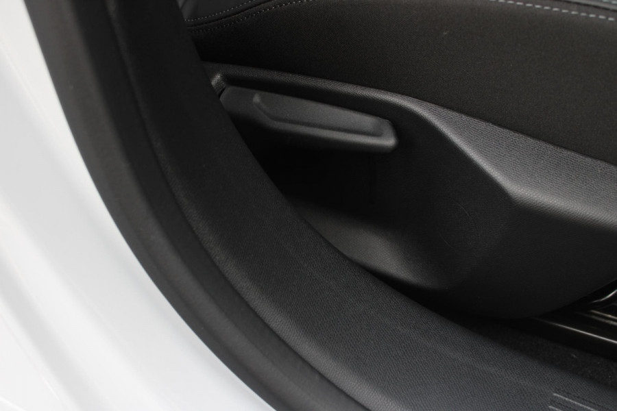 Peugeot 308 SW 1.2 Hybrid 145PK e-DCS6 GT | PANORAMISCH SCHUIF/KANTEL DAK | FOCAL AUDIO SYSTEM | DRAADLOZE APPLE CARPLAY/ANDROID AUTO | DRAADLOZE TELEFOONLADER | 360° CAMERA | ELEKTRISCH BEDIENBARE ACHTERKLEP | FULL LED KOPLAMPEN | NAVIGATIE | LICHTMETALEN VELGEN 18" "BLACK" | DODEHOEK DETECTIE | ADAPTIVE CRUISE CONTROL | KEYLESS ENTRY/START |