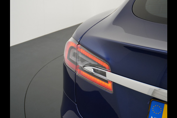 Tesla Model S 75D AWD Luchtvering AutoPilot Navi Panoramadak Camera Led Elektr.Stuur en Stoel+Geheugen+Spiegels+verwarmd Elektr.Achterklep Key 19"Lmv 4WD WiFi Rijstrookhulp Bordherkenning ACC ESP Dodehoek Detector Mistlampen NVIDIA®Tegra® Processor HomeLink 5 Origineel Nederlandse Tesla Nieuwprijs €87.150 Garantie op de accu/motor tot 29-03-2026/240.000km