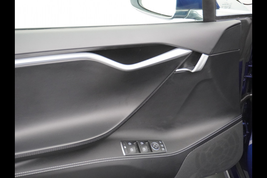 Tesla Model S 75D AWD Luchtvering AutoPilot Navi Panoramadak Camera Led Elektr.Stuur en Stoel+Geheugen+Spiegels+verwarmd Elektr.Achterklep Key 19"Lmv 4WD WiFi Rijstrookhulp Bordherkenning ACC ESP Dodehoek Detector Mistlampen NVIDIA®Tegra® Processor HomeLink 5 Origineel Nederlandse Tesla Nieuwprijs €87.150 Garantie op de accu/motor tot 29-03-2026/240.000km