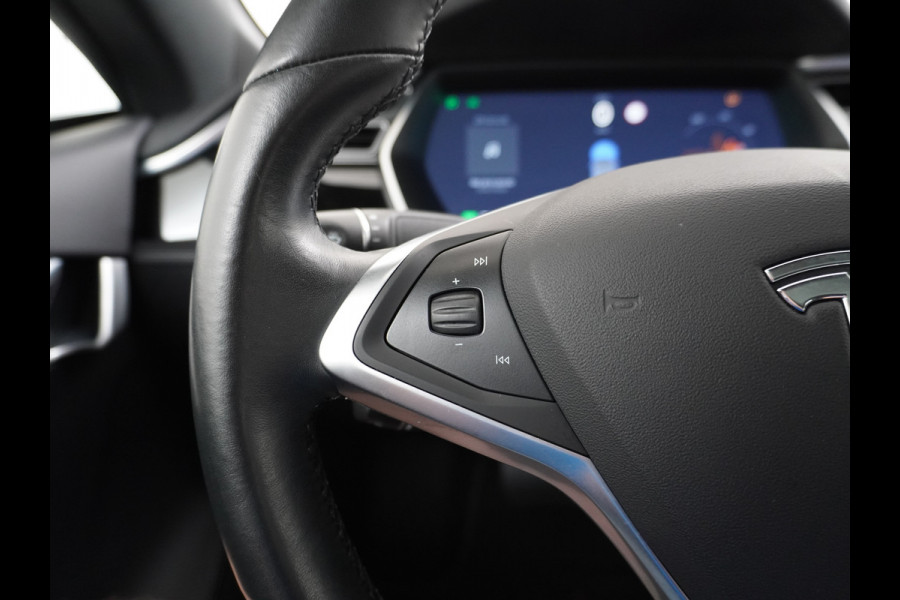Tesla Model S 75D AWD Luchtvering AutoPilot Navi Panoramadak Camera Led Elektr.Stuur en Stoel+Geheugen+Spiegels+verwarmd Elektr.Achterklep Key 19"Lmv 4WD WiFi Rijstrookhulp Bordherkenning ACC ESP Dodehoek Detector Mistlampen NVIDIA®Tegra® Processor HomeLink 5 Origineel Nederlandse Tesla Nieuwprijs €87.150 Garantie op de accu/motor tot 29-03-2026/240.000km