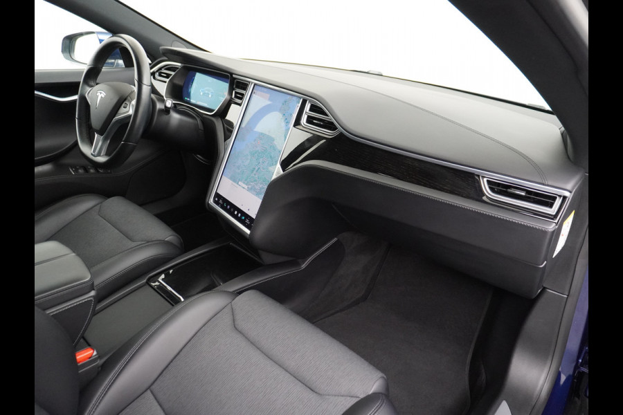 Tesla Model S 75D AWD Luchtvering AutoPilot Navi Panoramadak Camera Led Elektr.Stuur en Stoel+Geheugen+Spiegels+verwarmd Elektr.Achterklep Key 19"Lmv 4WD WiFi Rijstrookhulp Bordherkenning ACC ESP Dodehoek Detector Mistlampen NVIDIA®Tegra® Processor HomeLink 5 Origineel Nederlandse Tesla Nieuwprijs €87.150 Garantie op de accu/motor tot 29-03-2026/240.000km