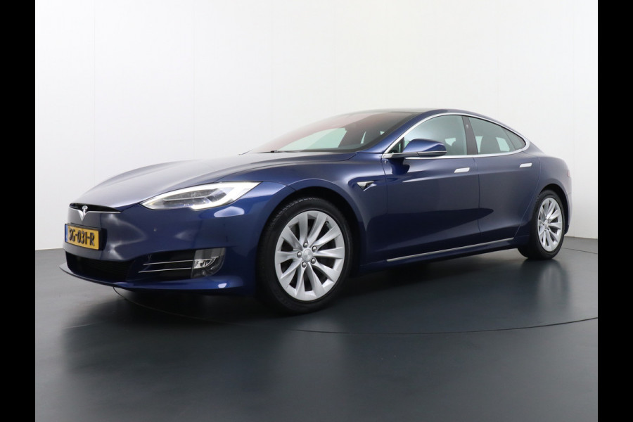Tesla Model S 75D AWD Luchtvering AutoPilot Navi Panoramadak Camera Led Elektr.Stuur en Stoel+Geheugen+Spiegels+verwarmd Elektr.Achterklep Key 19"Lmv 4WD WiFi Rijstrookhulp Bordherkenning ACC ESP Dodehoek Detector Mistlampen NVIDIA®Tegra® Processor HomeLink 5 Origineel Nederlandse Tesla Nieuwprijs €87.150 Garantie op de accu/motor tot 29-03-2026/240.000km