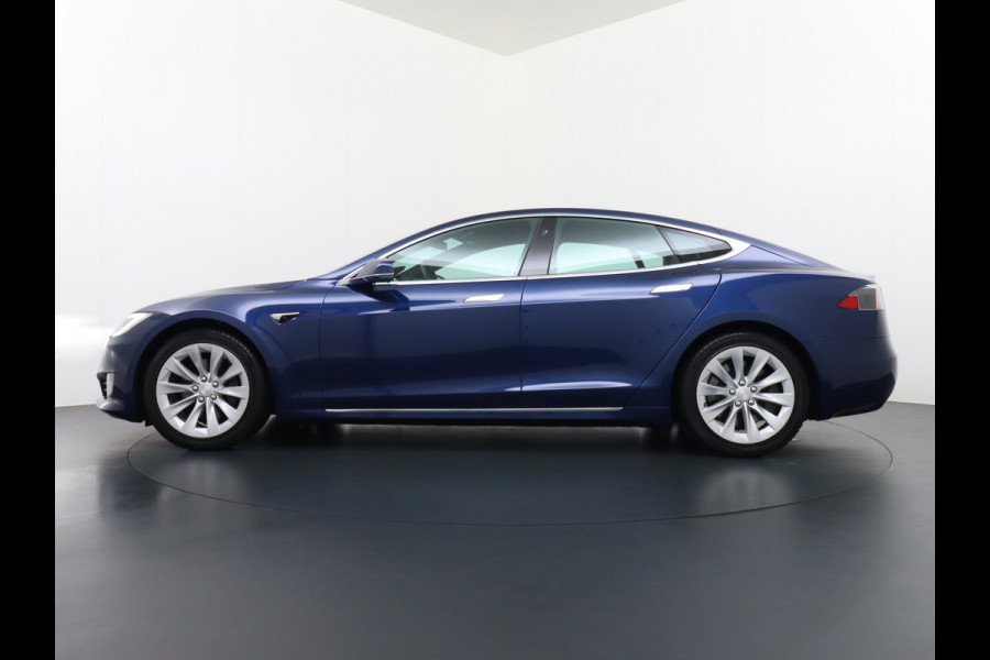 Tesla Model S 75D AWD Luchtvering AutoPilot Navi Panoramadak Camera Led Elektr.Stuur en Stoel+Geheugen+Spiegels+verwarmd Elektr.Achterklep Key 19"Lmv 4WD WiFi Rijstrookhulp Bordherkenning ACC ESP Dodehoek Detector Mistlampen NVIDIA®Tegra® Processor HomeLink 5 Origineel Nederlandse Tesla Nieuwprijs €87.150 Garantie op de accu/motor tot 29-03-2026/240.000km