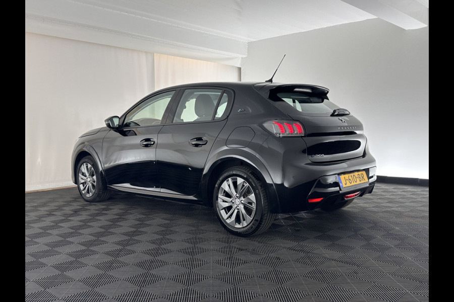 Peugeot e-208 EV Allure 50 kWh (INCL-BTW) Aut.*LEATHER-FABRIC | DIGI-COCKPIT | CARPLAY | LANE-ASSIST | KEYLESS | CCS-FASTLOADER | CAMERA | ECC | PDC | LANE-ASSIST | CRUISE | COMFORT-SEATS | DAB | 16"ALU*