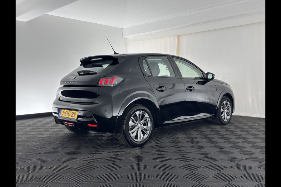 Peugeot e-208 EV Allure 50 kWh (INCL-BTW) Aut.*LEATHER-FABRIC | DIGI-COCKPIT | CARPLAY | LANE-ASSIST | KEYLESS | CCS-FASTLOADER | CAMERA | ECC | PDC | LANE-ASSIST | CRUISE | COMFORT-SEATS | DAB | 16"ALU*