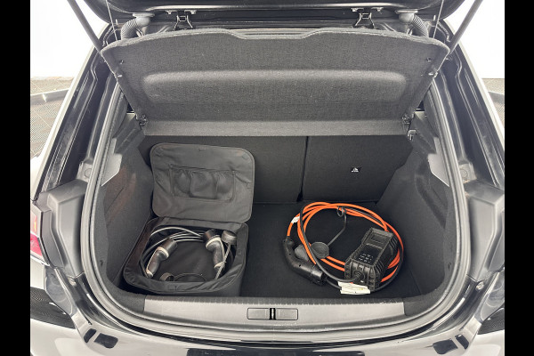 Peugeot e-208 EV Allure 50 kWh (INCL-BTW) Aut.*LEATHER-FABRIC | DIGI-COCKPIT | CARPLAY | LANE-ASSIST | KEYLESS | CCS-FASTLOADER | CAMERA | ECC | PDC | LANE-ASSIST | CRUISE | COMFORT-SEATS | DAB | 16"ALU*
