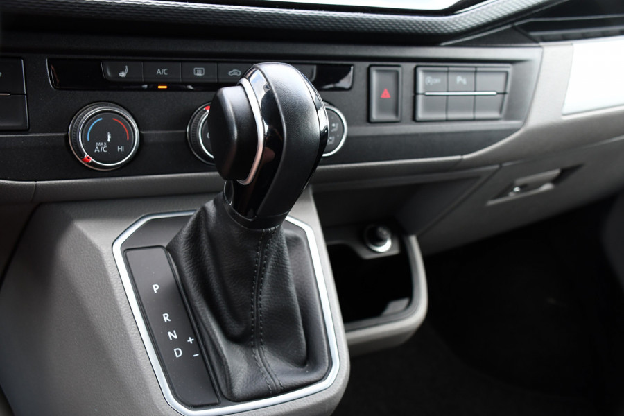 Volkswagen Transporter 2.0 TDI L2H1 30 DC Bulli Virtual, Adaptieve Cruise, Carplay, Stoelverwarming, 2 x Schuifdeur, 150pk, Camera, Trekhaak, LED, Uniek!