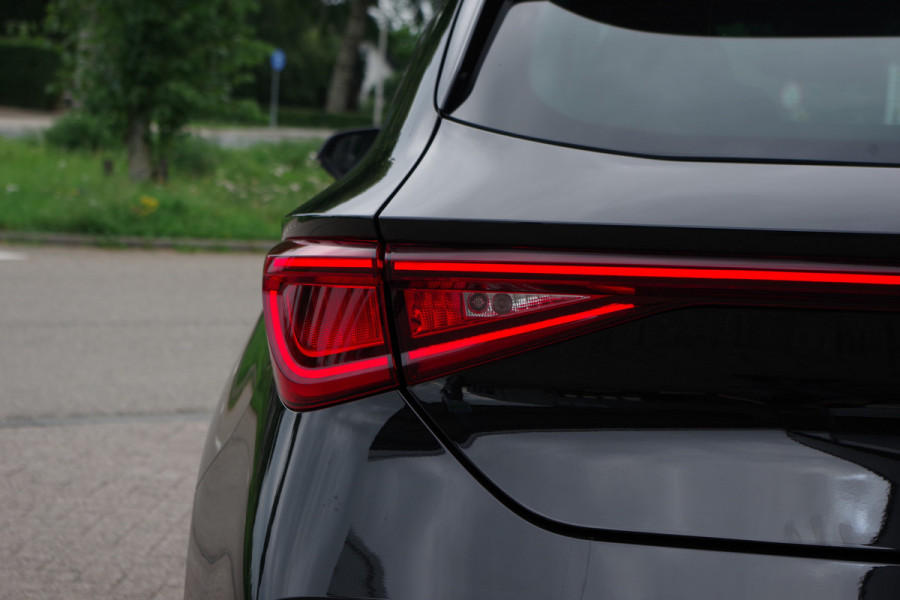 CUPRA Leon 1.4 e-Hybrid 204 PK VZ Adrenaline PHEV, Stoelverwarming, Kuipstoelen, Carplay, Sfeerverlichting