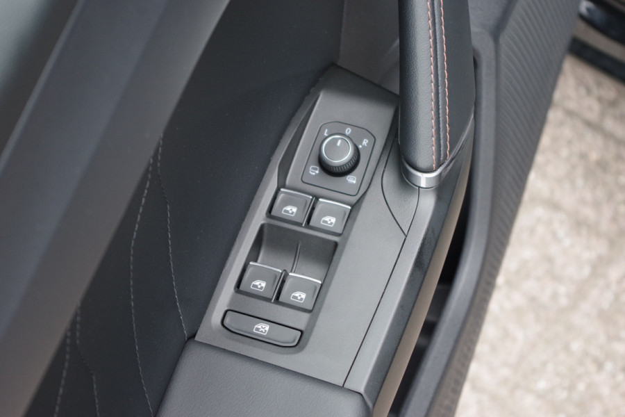 CUPRA Leon 1.4 e-Hybrid 204 PK VZ Adrenaline PHEV, Stoelverwarming, Kuipstoelen, Carplay, Sfeerverlichting