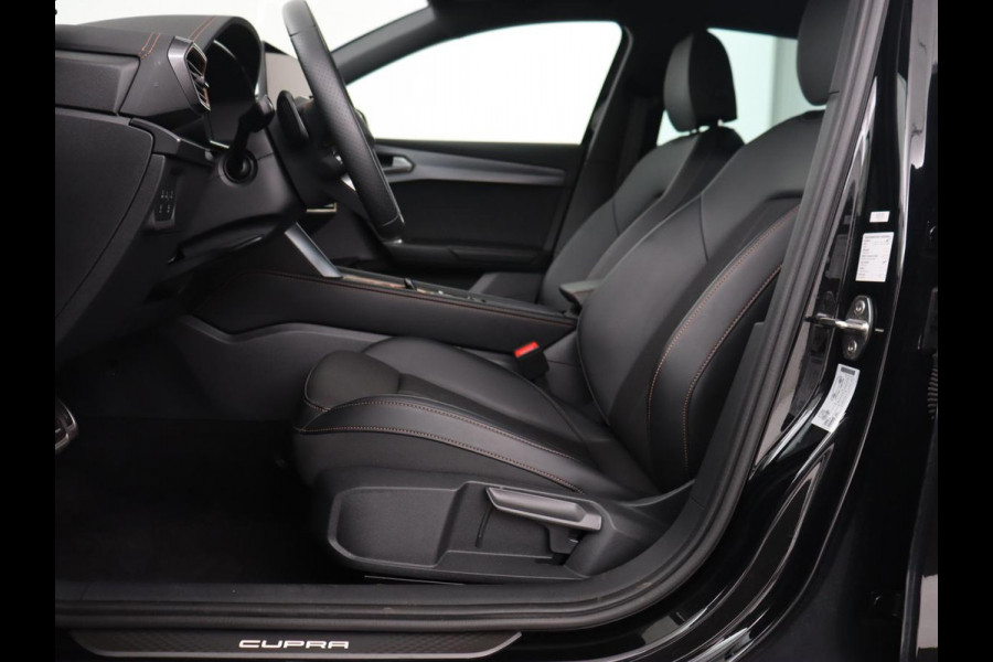 CUPRA Leon 1.5 TSI e-Hybrid | Stoel & stuurverwarming | Camera | Adaptive cruise | Carplay | Sportstoelen | Park Assist | Sfeerverlichting | Keyless | PHEV
