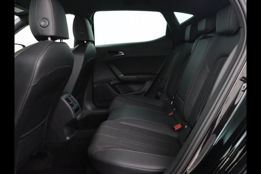 CUPRA Leon 1.5 TSI e-Hybrid | Stoel & stuurverwarming | Camera | Adaptive cruise | Carplay | Sportstoelen | Park Assist | Sfeerverlichting | Keyless | PHEV