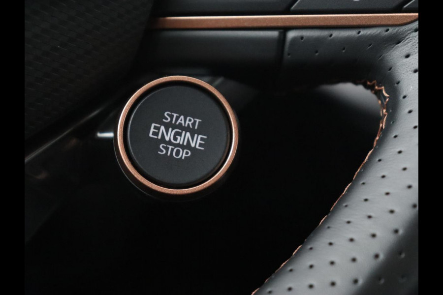 CUPRA Leon 1.5 TSI e-Hybrid | Stoel & stuurverwarming | Camera | Adaptive cruise | Carplay | Sportstoelen | Park Assist | Sfeerverlichting | Keyless | PHEV