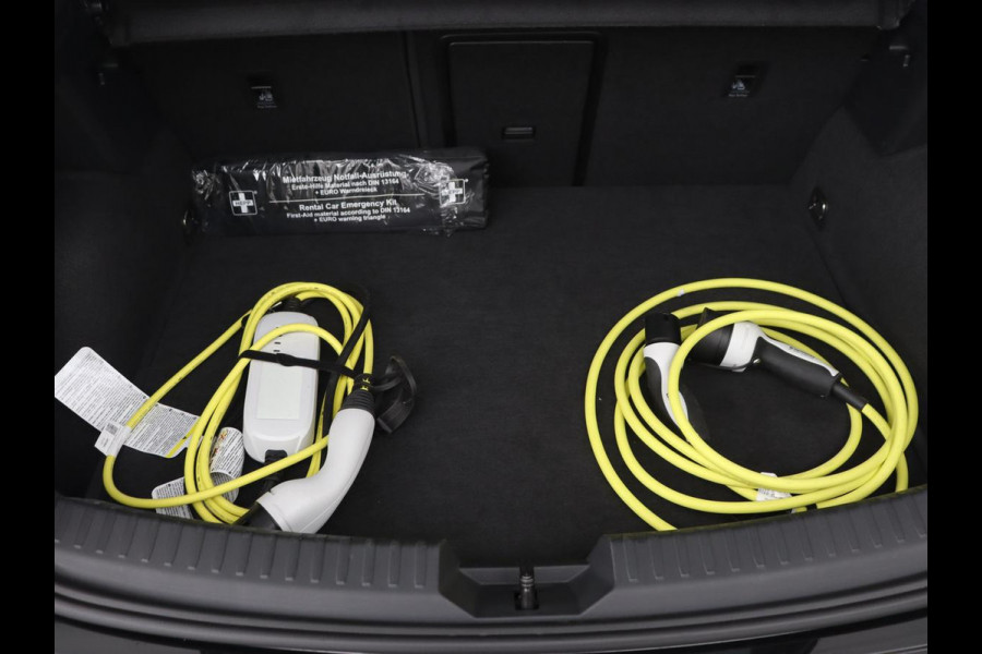 CUPRA Leon 1.5 TSI e-Hybrid | Stoel & stuurverwarming | Camera | Adaptive cruise | Carplay | Sportstoelen | Park Assist | Sfeerverlichting | Keyless | PHEV