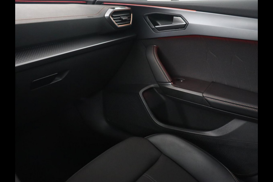 CUPRA Leon 1.5 TSI e-Hybrid | Stoel & stuurverwarming | Camera | Adaptive cruise | Carplay | Sportstoelen | Park Assist | Sfeerverlichting | Keyless | PHEV