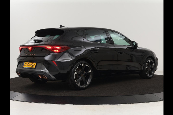 CUPRA Leon 1.5 TSI e-Hybrid | Stoel & stuurverwarming | Camera | Adaptive cruise | Carplay | Sportstoelen | Park Assist | Sfeerverlichting | Keyless | PHEV