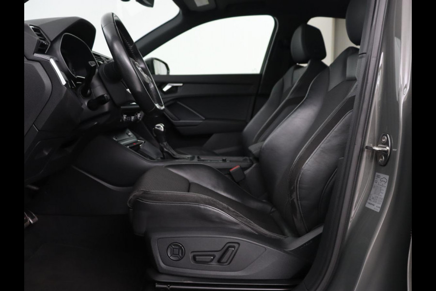 Audi Q3 35 TFSI S Line Pro Line S | Panoramadak | Stoelverwarming | Adaptive cruise | Carplay | Trekhaak | Keyless | Virual Cockpit | Half leder | DAB | Full LED