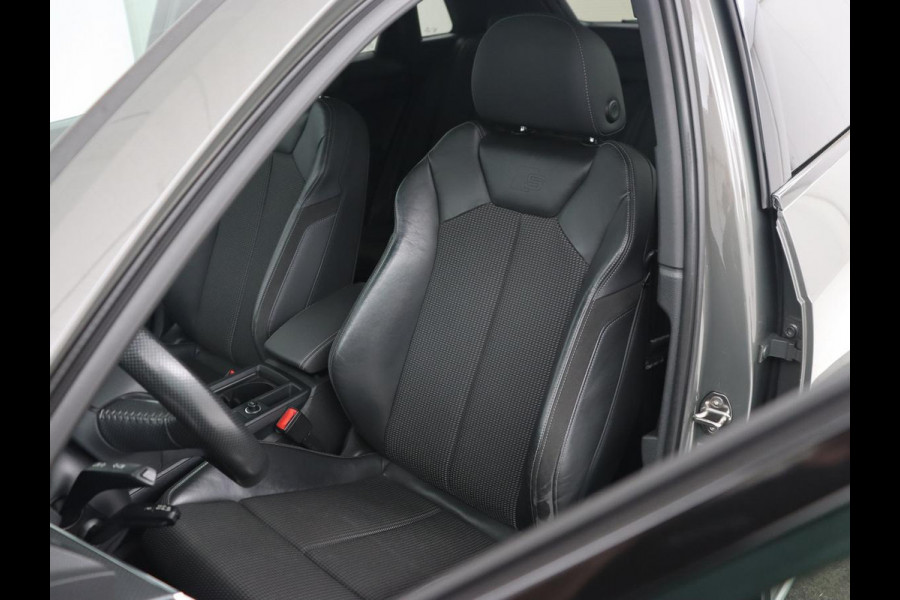 Audi Q3 35 TFSI S Line Pro Line S | Panoramadak | Stoelverwarming | Adaptive cruise | Carplay | Trekhaak | Keyless | Virual Cockpit | Half leder | DAB | Full LED