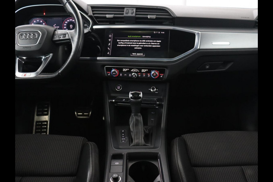 Audi Q3 35 TFSI S Line Pro Line S | Panoramadak | Stoelverwarming | Adaptive cruise | Carplay | Trekhaak | Keyless | Virual Cockpit | Half leder | DAB | Full LED