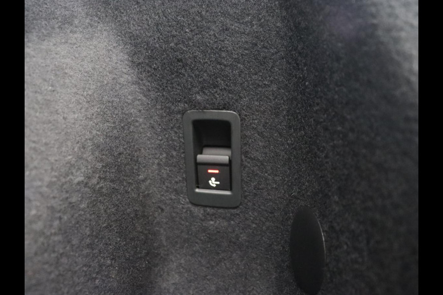 Audi Q3 35 TFSI S Line Pro Line S | Panoramadak | Stoelverwarming | Adaptive cruise | Carplay | Trekhaak | Keyless | Virual Cockpit | Half leder | DAB | Full LED
