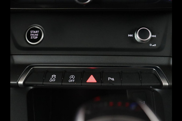 Audi Q3 35 TFSI S Line Pro Line S | Panoramadak | Stoelverwarming | Adaptive cruise | Carplay | Trekhaak | Keyless | Virual Cockpit | Half leder | DAB | Full LED