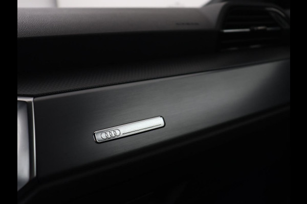 Audi Q3 35 TFSI S Line Pro Line S | Panoramadak | Stoelverwarming | Adaptive cruise | Carplay | Trekhaak | Keyless | Virual Cockpit | Half leder | DAB | Full LED